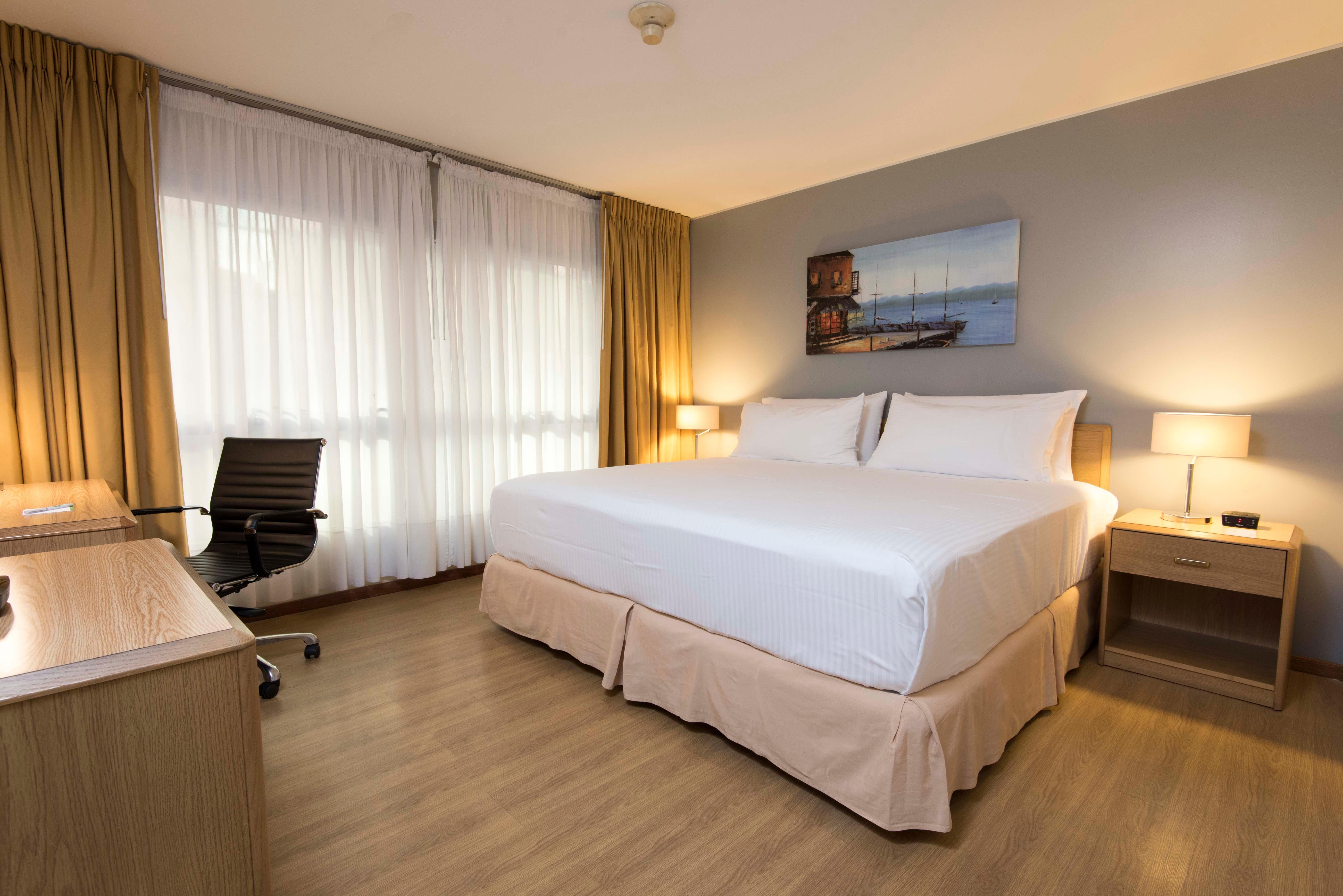 Holiday Inn Montevideo By Ihg Exterior photo