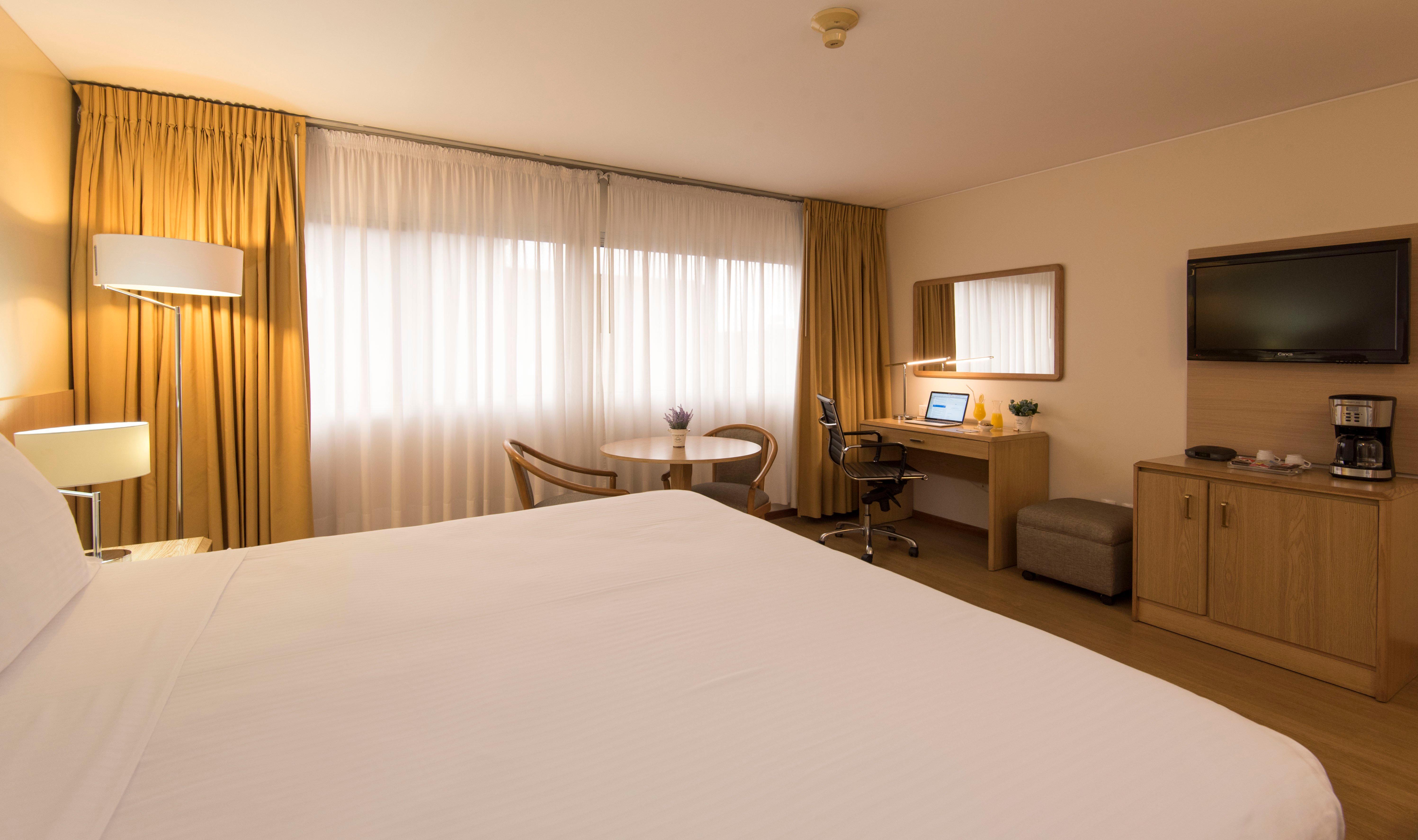 Holiday Inn Montevideo By Ihg Exterior photo