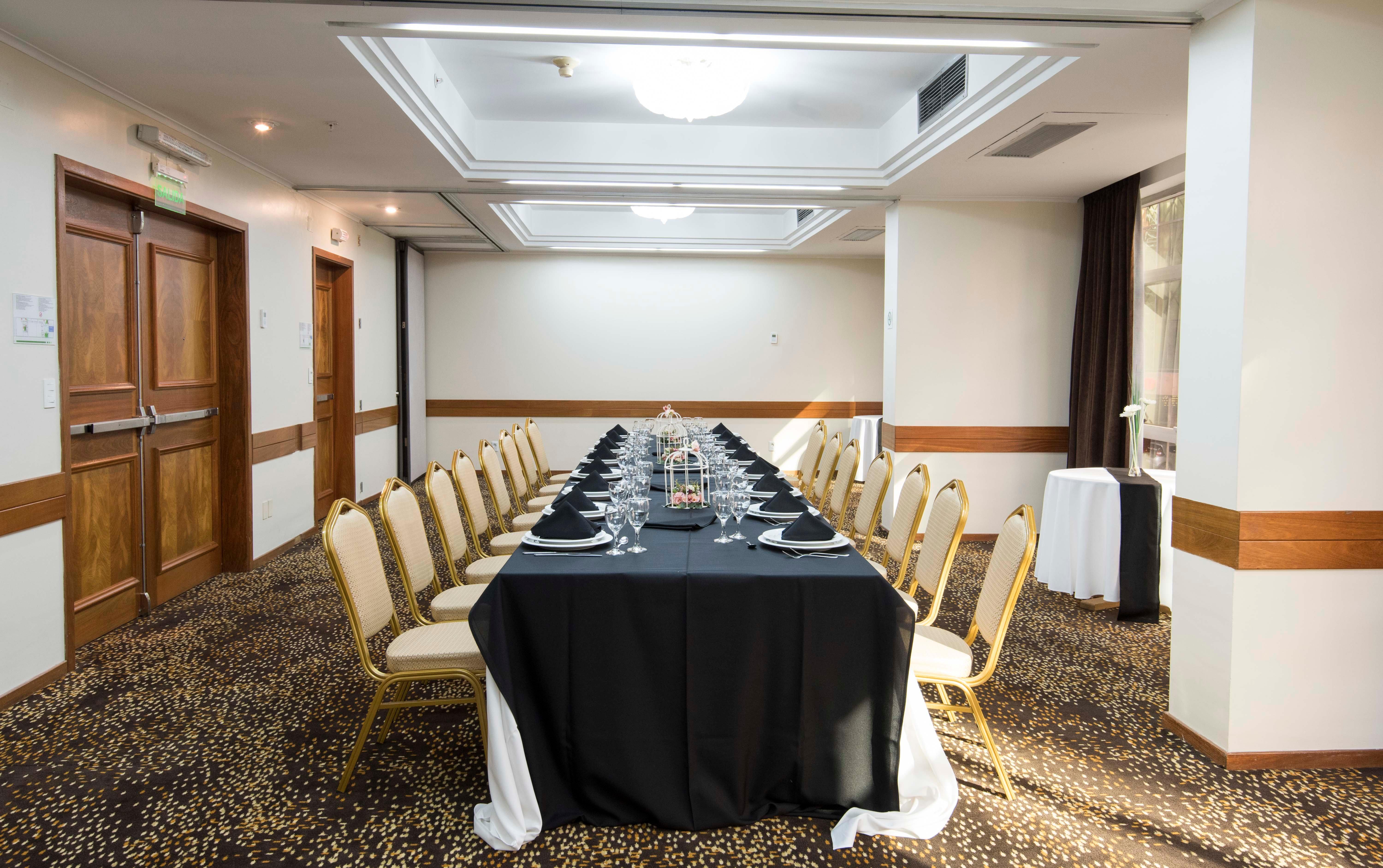 Holiday Inn Montevideo By Ihg Exterior photo