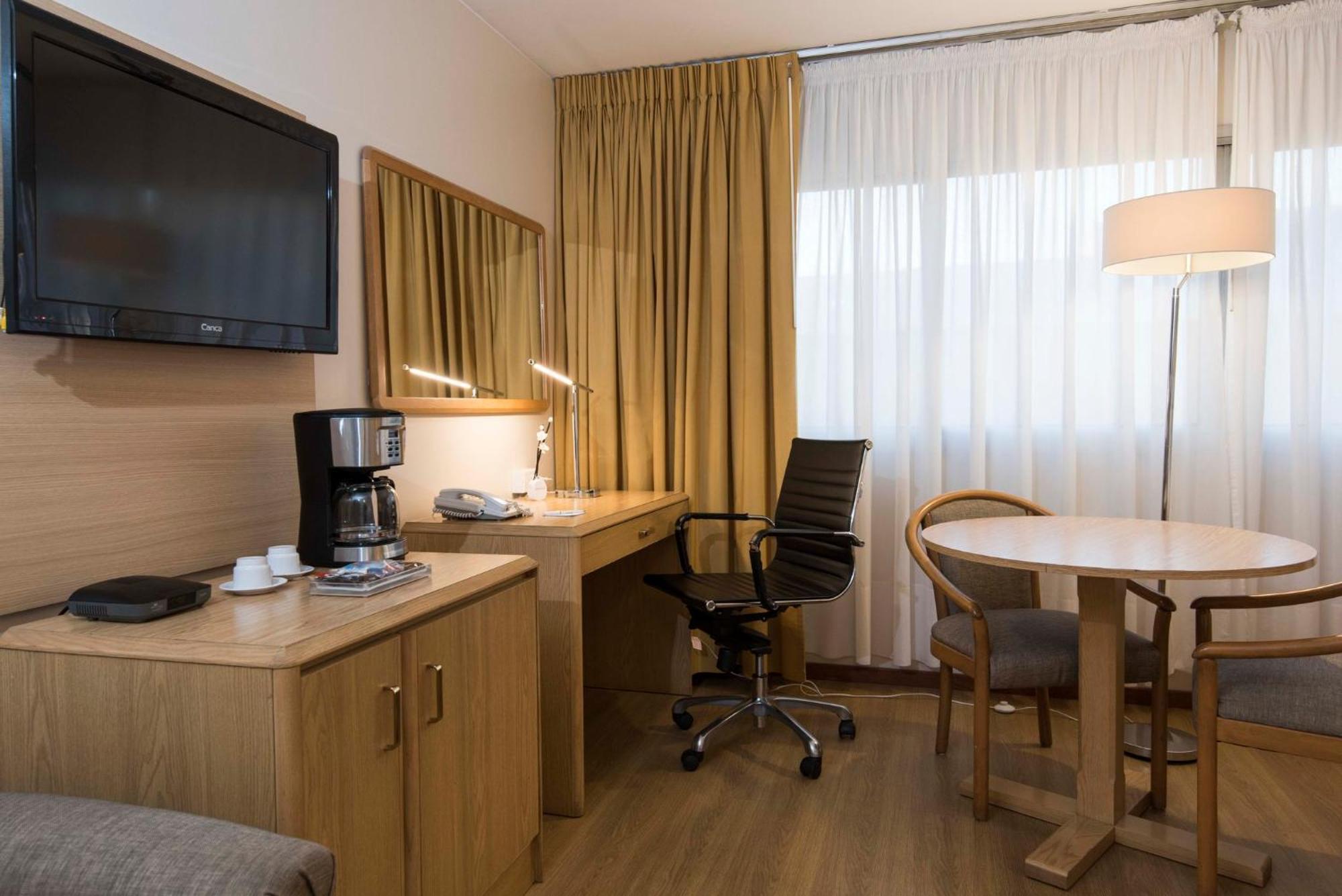 Holiday Inn Montevideo By Ihg Exterior photo