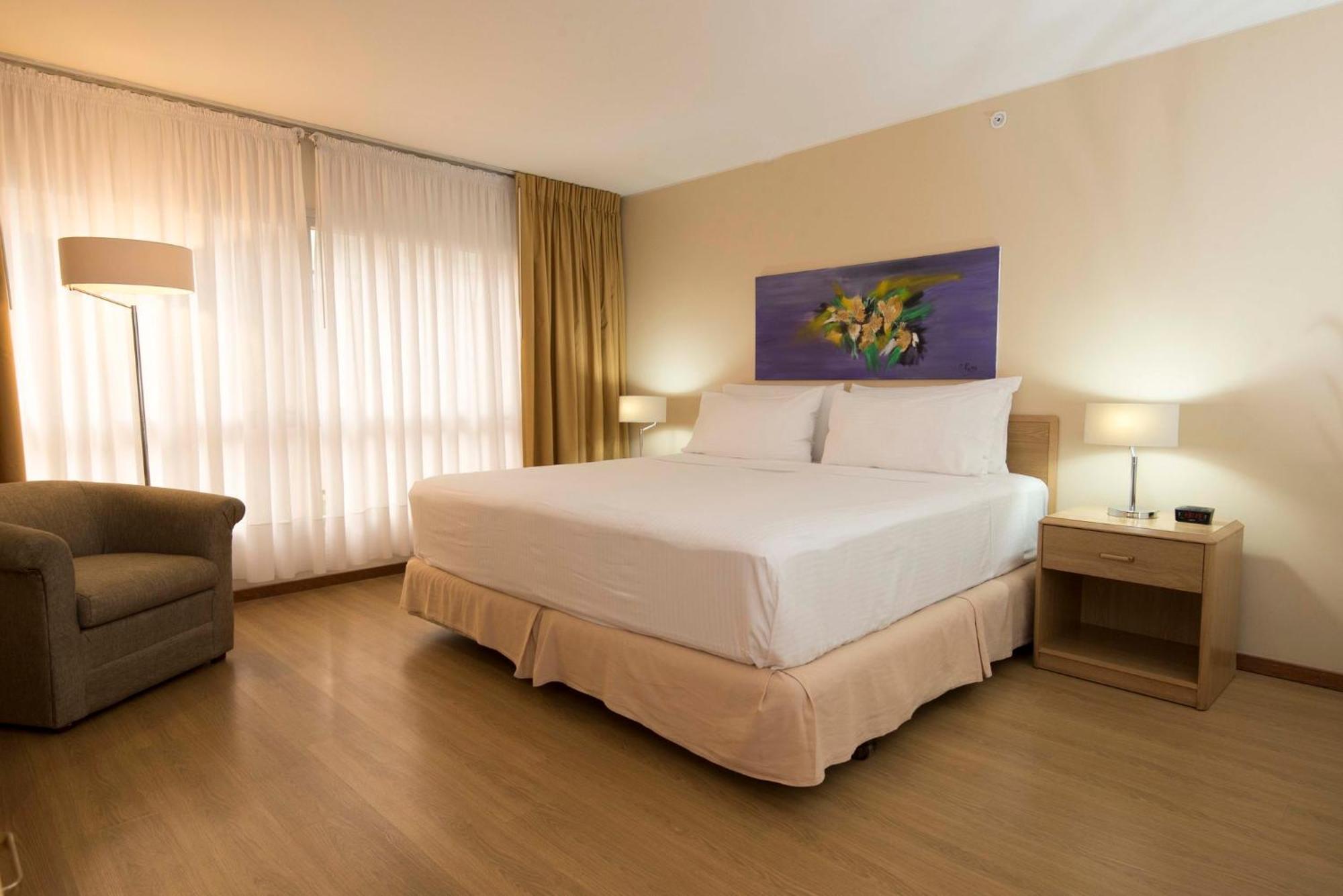Holiday Inn Montevideo By Ihg Exterior photo